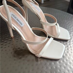 Steve Madden Women's Elegant Cream Heels